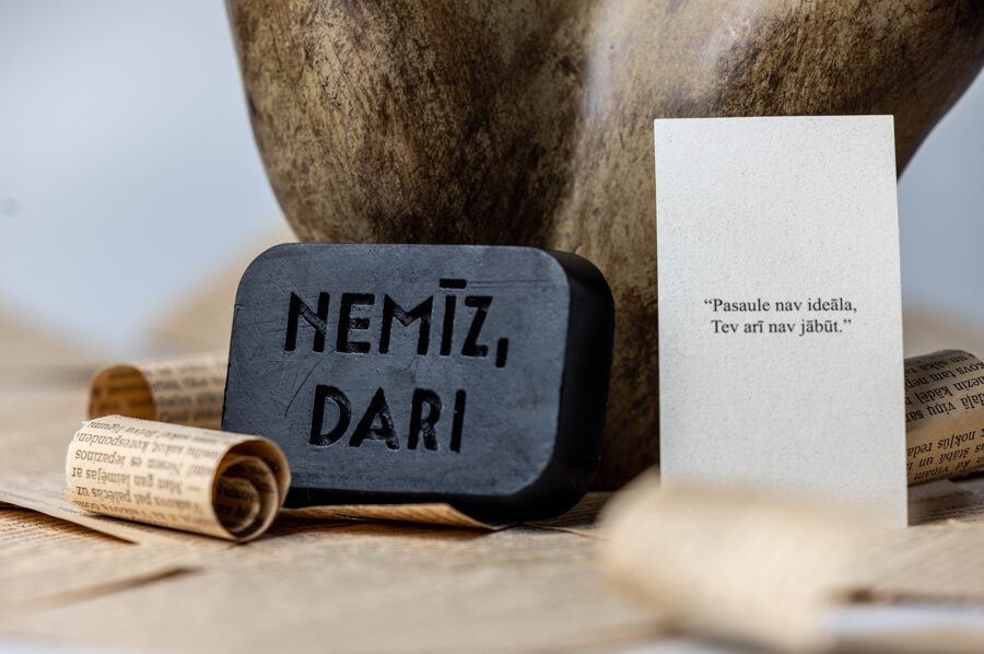 NEMĪZ, DARI - ogļu ziepes, ķermenim un sejai