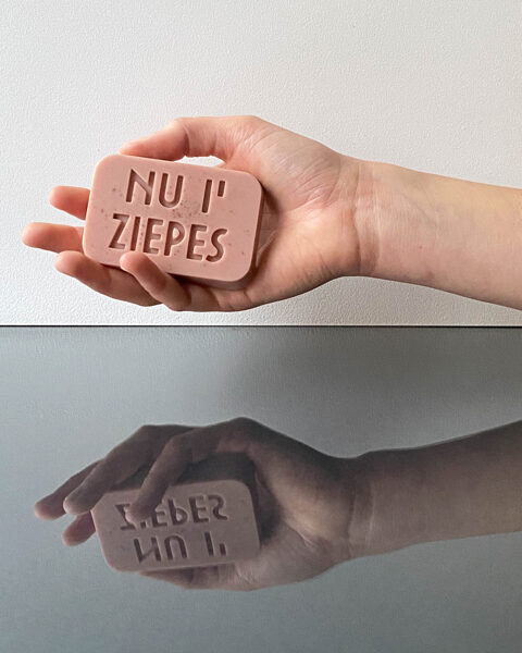 NU I' ZIEPES - rozā mālu ziepes ķermenim un sejai